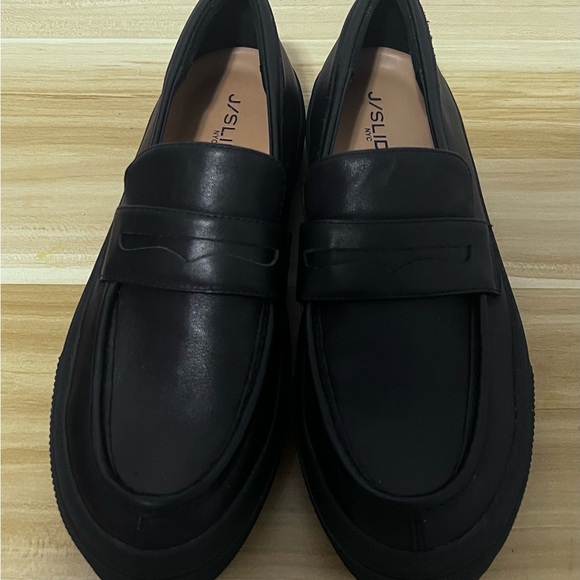 Classic Black Leather Slip-On Loafers - Picture 6 of 9